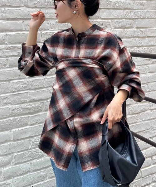 CIAOPANIC TYPY（チャオパニックティピー）の「【アレンジ自由自在】スカーフ付きボリュームスリーブチェックシャツ（シャツ/ブラウス・レディース・ベージュ/ネイビー/ブラウン・ONE SIZE）」の2枚目の写真