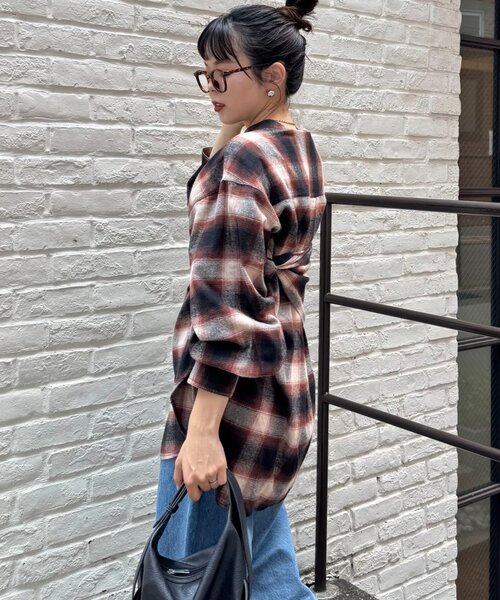 CIAOPANIC TYPY（チャオパニックティピー）の「【アレンジ自由自在】スカーフ付きボリュームスリーブチェックシャツ（シャツ/ブラウス・レディース・ベージュ/ネイビー/ブラウン・ONE SIZE）」の8枚目の写真