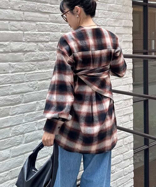 CIAOPANIC TYPY（チャオパニックティピー）の「【アレンジ自由自在】スカーフ付きボリュームスリーブチェックシャツ（シャツ/ブラウス・レディース・ベージュ/ネイビー/ブラウン・ONE SIZE）」の9枚目の写真