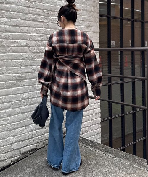 CIAOPANIC TYPY（チャオパニックティピー）の「【アレンジ自由自在】スカーフ付きボリュームスリーブチェックシャツ（シャツ/ブラウス・レディース・ベージュ/ネイビー/ブラウン・ONE SIZE）」の14枚目の写真