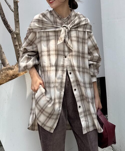 CIAOPANIC TYPY（チャオパニックティピー）の「【アレンジ自由自在】スカーフ付きボリュームスリーブチェックシャツ（シャツ/ブラウス・レディース・ベージュ/ネイビー/ブラウン・ONE SIZE）」の17枚目の写真