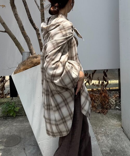 CIAOPANIC TYPY（チャオパニックティピー）の「【アレンジ自由自在】スカーフ付きボリュームスリーブチェックシャツ（シャツ/ブラウス・レディース・ベージュ/ネイビー/ブラウン・ONE SIZE）」の18枚目の写真