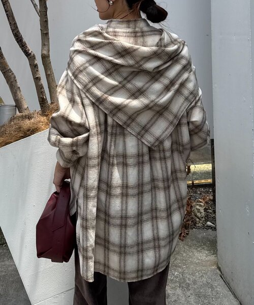 CIAOPANIC TYPY（チャオパニックティピー）の「【アレンジ自由自在】スカーフ付きボリュームスリーブチェックシャツ（シャツ/ブラウス・レディース・ベージュ/ネイビー/ブラウン・ONE SIZE）」の19枚目の写真