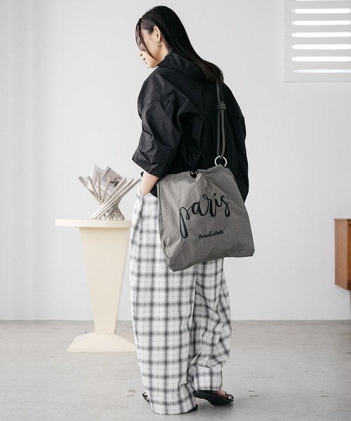 mili an deni(ミリアンデニ)の「3WAYフォントロープトートバッグ(ショルダーバッグ・レディース・カーキ/ブラック/ホワイト・F)」の14枚目の写真