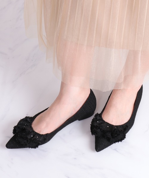 ラッフルデザイン ポインテッドトゥフラットシューズ（パンプス