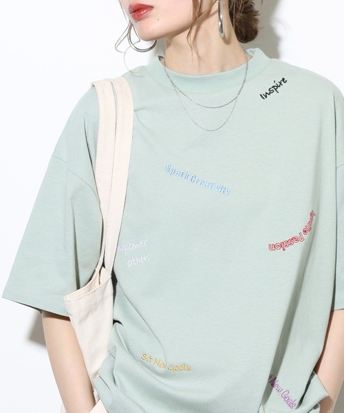 FUNALIVE(ファンアライブ)の「カラーロゴ刺繍オーバーサイズメッセージTシャツ(Tシャツ/カットソー・レディース・グリーン/ブラック/オフホワイト・FREE)」の3枚目の写真