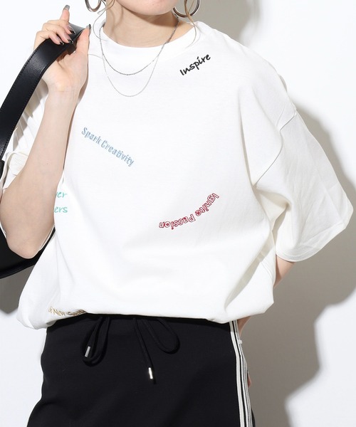 FUNALIVE(ファンアライブ)の「カラーロゴ刺繍オーバーサイズメッセージTシャツ(Tシャツ/カットソー・レディース・グリーン/ブラック/オフホワイト・FREE)」の4枚目の写真