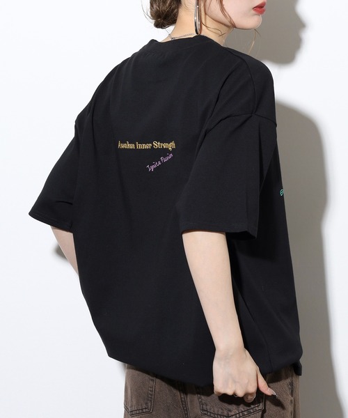 FUNALIVE(ファンアライブ)の「カラーロゴ刺繍オーバーサイズメッセージTシャツ(Tシャツ/カットソー・レディース・グリーン/ブラック/オフホワイト・FREE)」の12枚目の写真