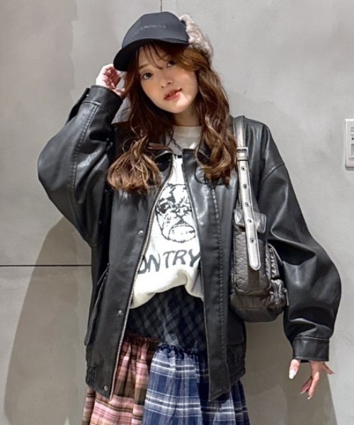 RODEO CROWNS WIDE BOWL(ロデオクラウンズワイドボウル)の「ヴィンテージフェイクレザーブルゾン(ブルゾン・レディース・ブラック/ダークグリーン/ブラウン・LARGE/MEDIUM)」の2枚目の写真