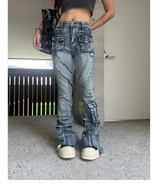 KsG(ケーエスジー)の「fringe line flare denim(デニムパンツ・レディース・ブルー/ブラック・MEDIUM/SMALL/LARGE)」の5枚目の写真