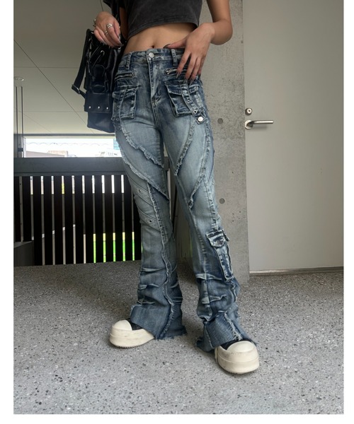 KsG(ケーエスジー)の「fringe line flare denim(デニムパンツ・レディース・ブルー/ブラック・MEDIUM/SMALL/LARGE)」の7枚目の写真