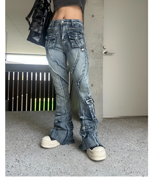 KsG(ケーエスジー)の「fringe line flare denim(デニムパンツ・レディース・ブルー/ブラック・MEDIUM/SMALL/LARGE)」の9枚目の写真