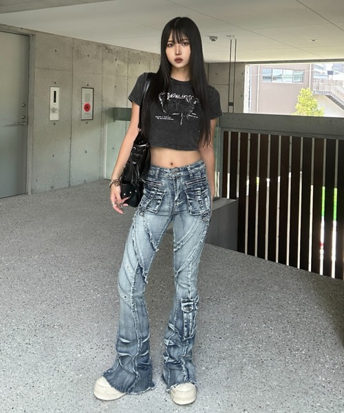 KsG(ケーエスジー)の「fringe line flare denim(デニムパンツ・レディース・ブルー/ブラック・MEDIUM/SMALL/LARGE)」の6枚目の写真