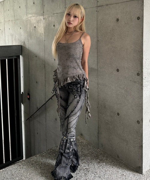 KsG(ケーエスジー)の「fringe line flare denim(デニムパンツ・レディース・ブルー/ブラック・MEDIUM/SMALL/LARGE)」の16枚目の写真