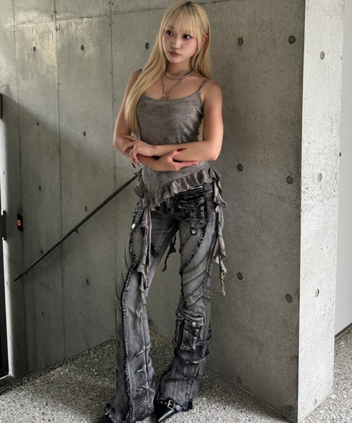 KsG(ケーエスジー)の「fringe line flare denim(デニムパンツ・レディース・ブルー/ブラック・MEDIUM/SMALL/LARGE)」の19枚目の写真