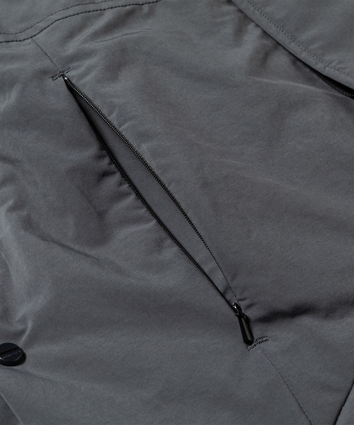 meanswhile(ミーンズワイル)の「Side Slit Padding Vest(ベスト・メンズ・ベージュ系その他/チャコール・3(L)/2(M)/1(S))」の5枚目の写真