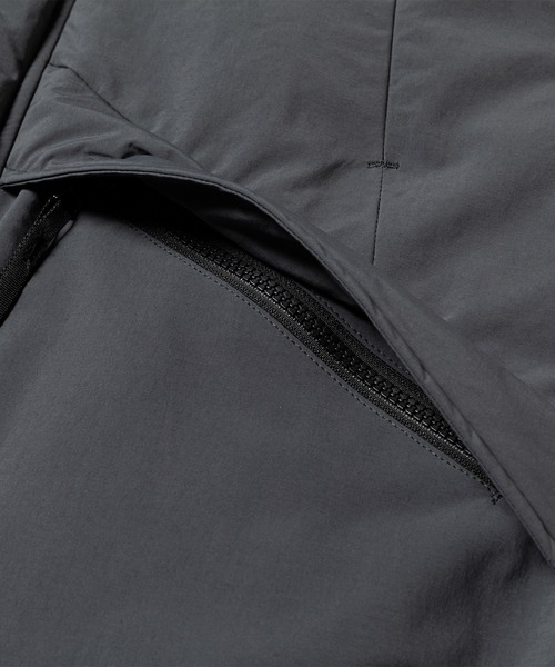 meanswhile(ミーンズワイル)の「Side Slit Padding Vest(ベスト・メンズ・ベージュ系その他/チャコール・3(L)/2(M)/1(S))」の7枚目の写真