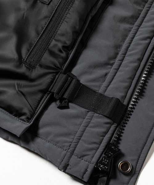 meanswhile(ミーンズワイル)の「Side Slit Padding Vest(ベスト・メンズ・ベージュ系その他/チャコール・3(L)/2(M)/1(S))」の10枚目の写真