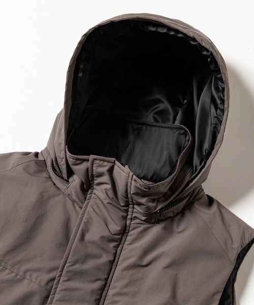 meanswhile(ミーンズワイル)の「Side Slit Padding Vest(ベスト・メンズ・ベージュ系その他/チャコール・3(L)/2(M)/1(S))」の15枚目の写真
