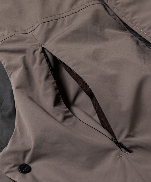 meanswhile(ミーンズワイル)の「Side Slit Padding Vest(ベスト・メンズ・ベージュ系その他/チャコール・3(L)/2(M)/1(S))」の16枚目の写真