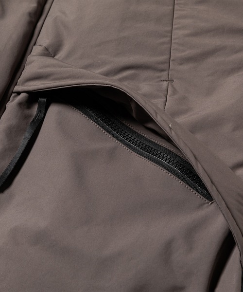 meanswhile(ミーンズワイル)の「Side Slit Padding Vest(ベスト・メンズ・ベージュ系その他/チャコール・3(L)/2(M)/1(S))」の18枚目の写真