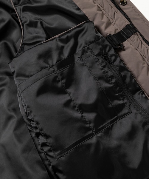 meanswhile(ミーンズワイル)の「Side Slit Padding Vest(ベスト・メンズ・ベージュ系その他/チャコール・3(L)/2(M)/1(S))」の20枚目の写真