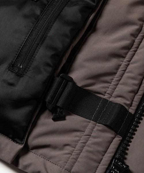 meanswhile(ミーンズワイル)の「Side Slit Padding Vest(ベスト・メンズ・ベージュ系その他/チャコール・3(L)/2(M)/1(S))」の21枚目の写真