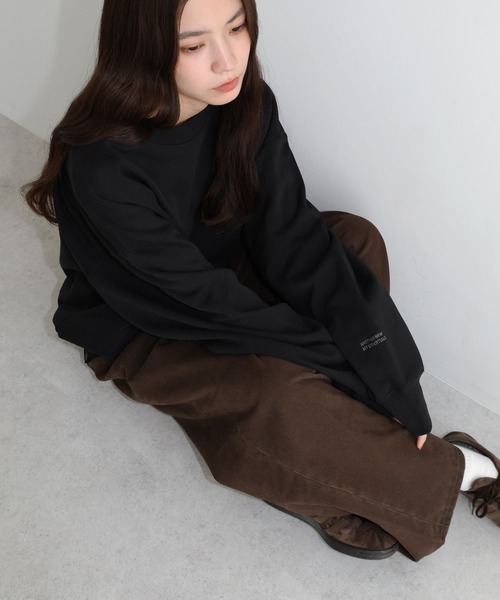 ANME（アンメ）の「ワンポイント袖ロゴ刺繍スウェットトップス（スウェット・レディース・オフホワイト/ブラック/オートミール/ブラウン・XL/L/M）」の3枚目の写真