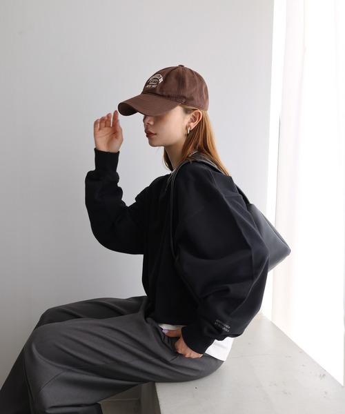 ANME（アンメ）の「ワンポイント袖ロゴ刺繍スウェットトップス（スウェット・レディース・オフホワイト/ブラック/オートミール/ブラウン・XL/L/M）」の8枚目の写真