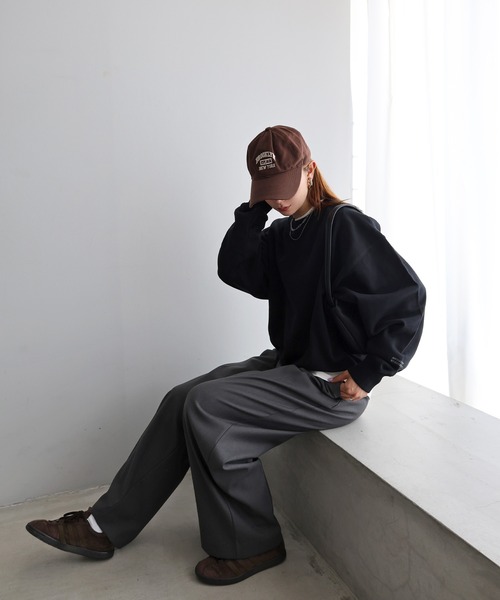 ANME（アンメ）の「ワンポイント袖ロゴ刺繍スウェットトップス（スウェット・レディース・オフホワイト/ブラック/オートミール/ブラウン・XL/L/M）」の5枚目の写真