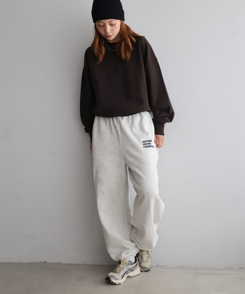 ANME（アンメ）の「ワンポイント袖ロゴ刺繍スウェットトップス（スウェット・レディース・オフホワイト/ブラック/オートミール/ブラウン・XL/L/M）」の11枚目の写真