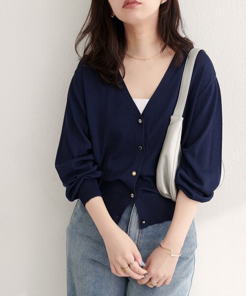 natural couture（ナチュラルクチュール）の「【WEB限定】いろいろ釦ベーシックカーデ（カーディガン/ボレロ・レディース・ネイビー/グレー/オフホワイト/ブラック/ピンクベージュ・FREE）」の4枚目の写真