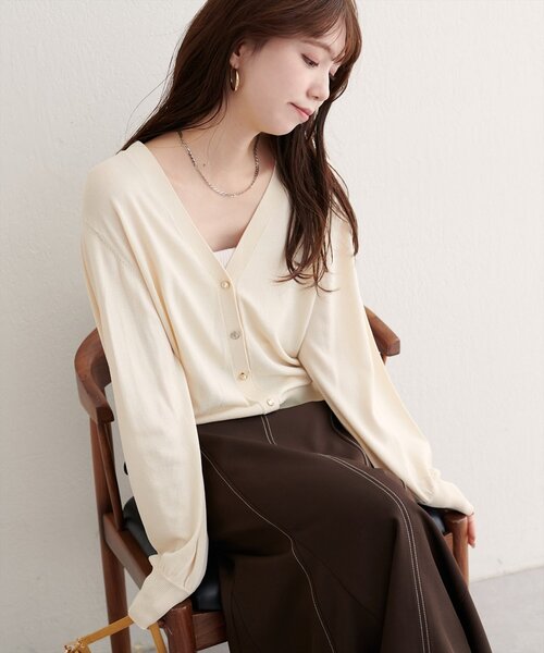natural couture（ナチュラルクチュール）の「【WEB限定】いろいろ釦ベーシックカーデ（カーディガン/ボレロ・レディース・ネイビー/グレー/オフホワイト/ブラック/ピンクベージュ・FREE）」の7枚目の写真