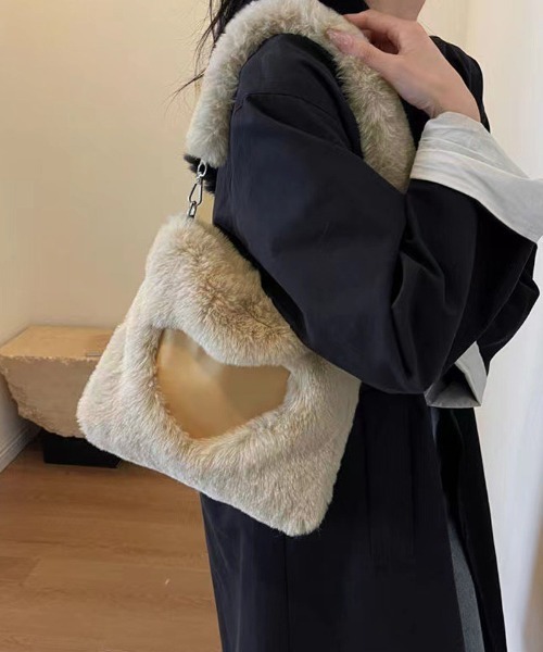 shoppinggo（ショッピングゴー）の「ファーバッグ ハート ミニトートバッグ 肩掛け 秋冬 女性 大人 手提げバッグ（トートバッグ・レディース・ベージュ/ブラック/ホワイト/キャメル/ピンク・FREE）」の4枚目の写真