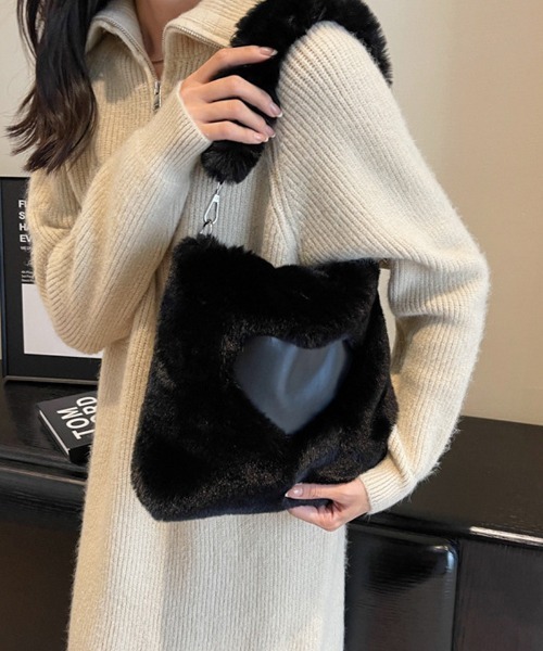 shoppinggo（ショッピングゴー）の「ファーバッグ ハート ミニトートバッグ 肩掛け 秋冬 女性 大人 手提げバッグ（トートバッグ・レディース・ベージュ/ブラック/ホワイト/キャメル/ピンク・FREE）」の3枚目の写真