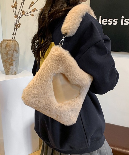 shoppinggo（ショッピングゴー）の「ファーバッグ ハート ミニトートバッグ 肩掛け 秋冬 女性 大人 手提げバッグ（トートバッグ・レディース・ベージュ/ブラック/ホワイト/キャメル/ピンク・FREE）」の18枚目の写真