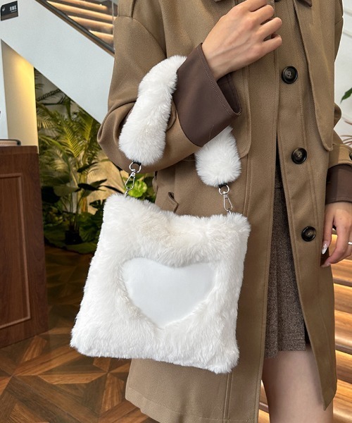 shoppinggo（ショッピングゴー）の「ファーバッグ ハート ミニトートバッグ 肩掛け 秋冬 女性 大人 手提げバッグ（トートバッグ・レディース・ベージュ/ブラック/ホワイト/キャメル/ピンク・FREE）」の14枚目の写真