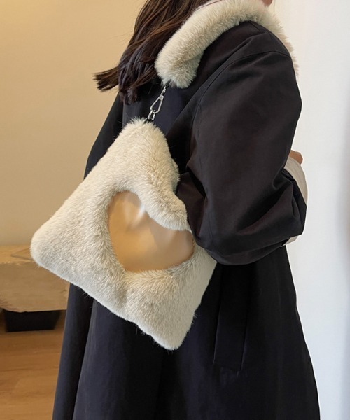 shoppinggo（ショッピングゴー）の「ファーバッグ ハート ミニトートバッグ 肩掛け 秋冬 女性 大人 手提げバッグ（トートバッグ・レディース・ベージュ/ブラック/ホワイト/キャメル/ピンク・FREE）」の11枚目の写真