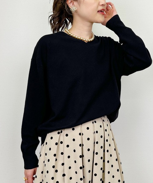 PICCIN（ピッチン）の「シンプルVネックニット（Tシャツ/カットソー・レディース・アイボリー/ブラック/レッド・M）」の2枚目の写真