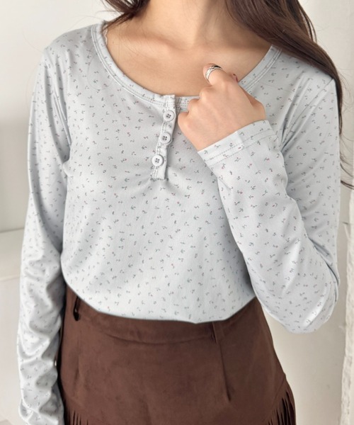 SOLLON.(ソルロン)の「小花柄ヘンリーネックリブトップス(Tシャツ/カットソー・レディース・ネイビー/アイボリー/グレー・FREE)」の16枚目の写真