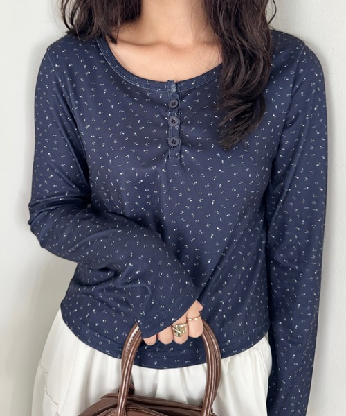 SOLLON.(ソルロン)の「小花柄ヘンリーネックリブトップス(Tシャツ/カットソー・レディース・ネイビー/アイボリー/グレー・FREE)」の10枚目の写真