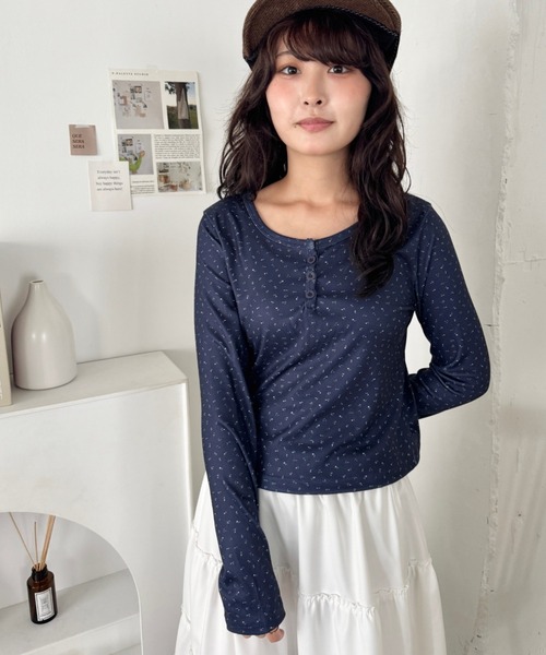 SOLLON.(ソルロン)の「小花柄ヘンリーネックリブトップス(Tシャツ/カットソー・レディース・ネイビー/アイボリー/グレー・FREE)」の12枚目の写真