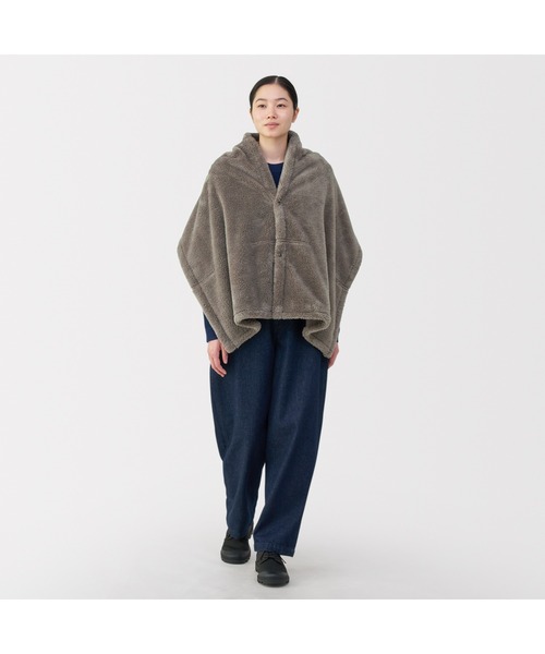 無印良品(ムジルシリョウヒン)の「再生ポリエステルあったかボア ケープ(ストール/ショール・レディース・ブラウン系/ライトベージュ/ブラック・FREE)」の10枚目の写真