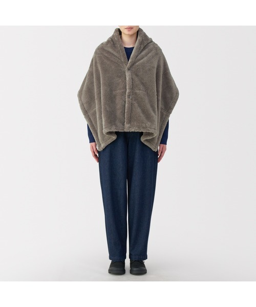 無印良品(ムジルシリョウヒン)の「再生ポリエステルあったかボア ケープ(ストール/ショール・レディース・ブラウン系/ライトベージュ/ブラック・FREE)」の11枚目の写真