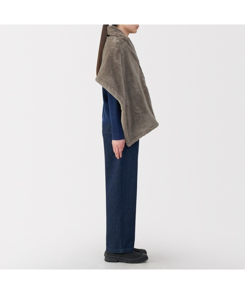 無印良品(ムジルシリョウヒン)の「再生ポリエステルあったかボア ケープ(ストール/ショール・レディース・ブラウン系/ライトベージュ/ブラック・FREE)」の12枚目の写真