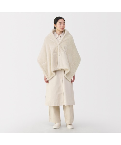 無印良品(ムジルシリョウヒン)の「再生ポリエステルあったかボア ケープ(ストール/ショール・レディース・ブラウン系/ライトベージュ/ブラック・FREE)」の16枚目の写真