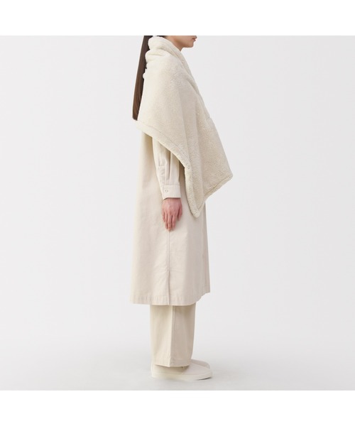 無印良品(ムジルシリョウヒン)の「再生ポリエステルあったかボア ケープ(ストール/ショール・レディース・ブラウン系/ライトベージュ/ブラック・FREE)」の18枚目の写真