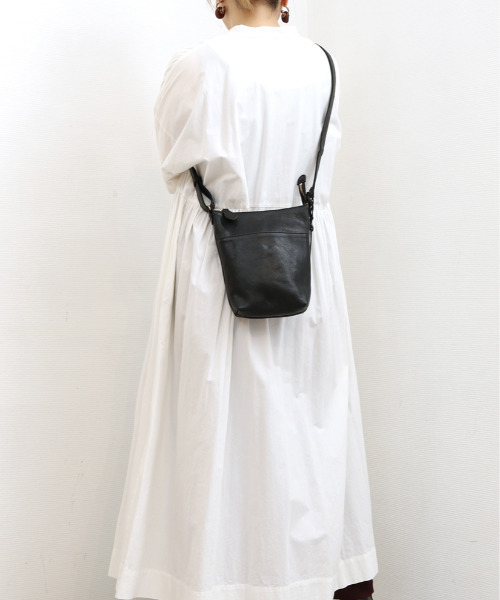 ATLANTA（アトランタ）の「アトランタ ATLANTA / 牛革縦ミニショルダー（ショルダーバッグ・レディース・グレー/ブラック/キャメル/レッド・FREE）」の13枚目の写真