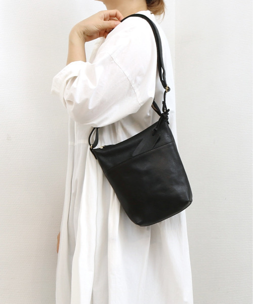 ATLANTA（アトランタ）の「アトランタ ATLANTA / 牛革縦ミニショルダー（ショルダーバッグ・レディース・グレー/ブラック/キャメル/レッド・FREE）」の16枚目の写真