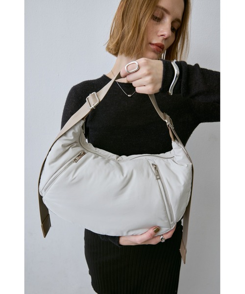 un/neu（アンノイ）の「ソフトパテッドラウンドバッグ / ショルダーバッグ / ペットボトル収納可能 / 軽量（ショルダーバッグ・レディース・ブラウン/アイボリー/ブラック・FREE）」の2枚目の写真